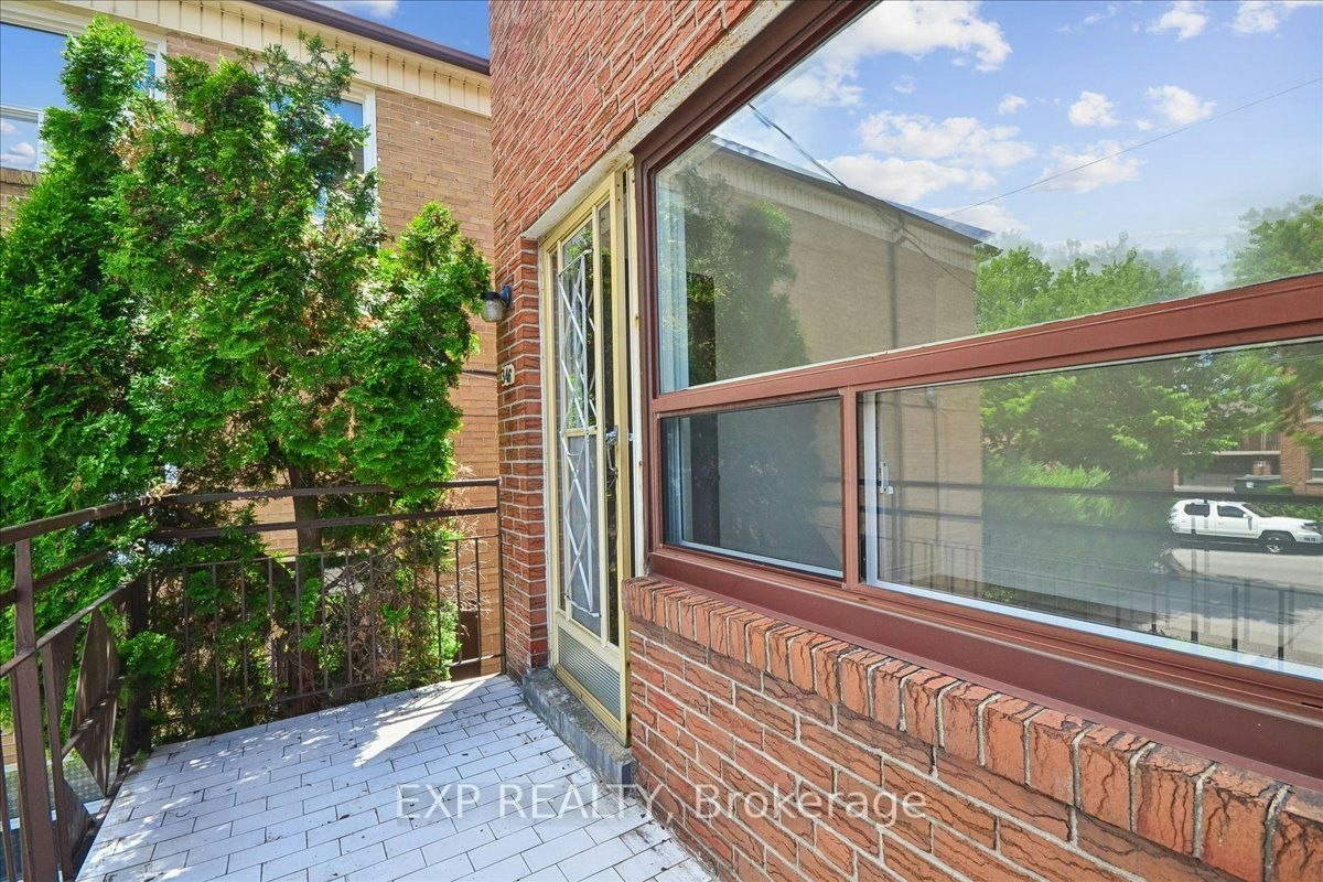 346 Westmount Avenue, Toronto, ON, M6E 3N2 - 4
