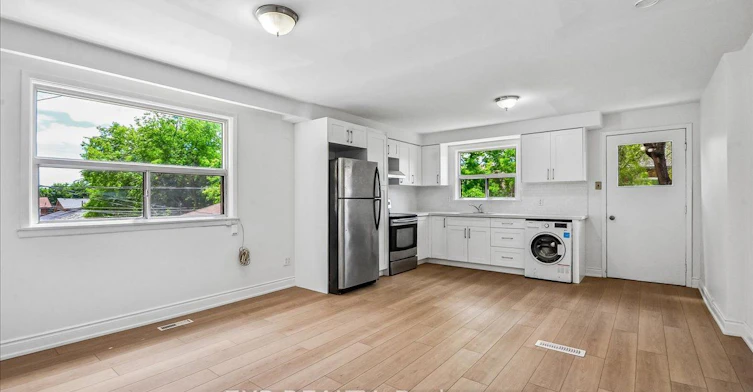 346 Westmount Avenue, Toronto, ON, M6E 3N2 - 7