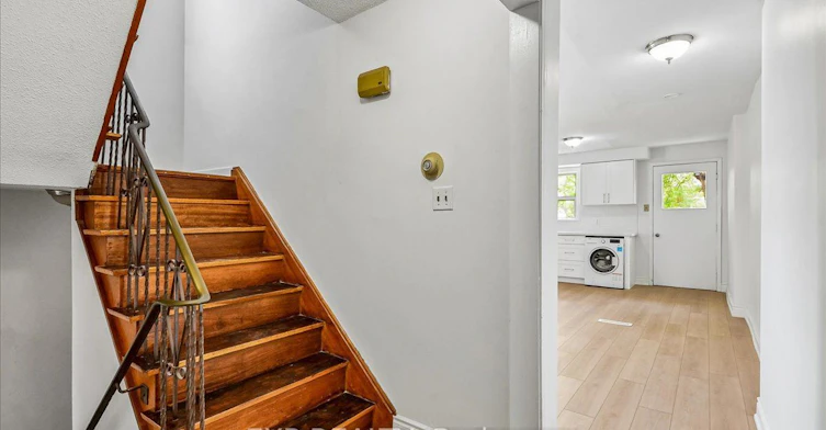 346 Westmount Avenue, Toronto, ON, M6E 3N2 - 6