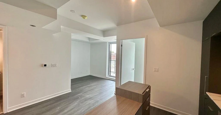 411-185 Alberta Avenue, Toronto, ON, M6C 0A5 - 8