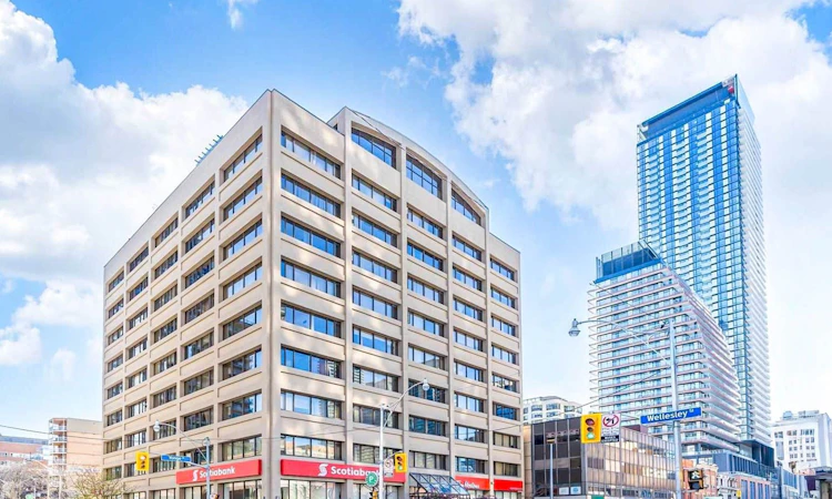 913-555 Yonge Street