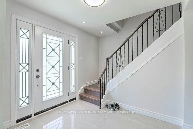 74 Aspenwood Drive, Toronto, ON, M2H 2E9 - 8