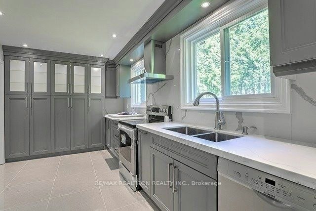 74 Aspenwood Drive, Toronto, ON, M2H 2E9 - 7