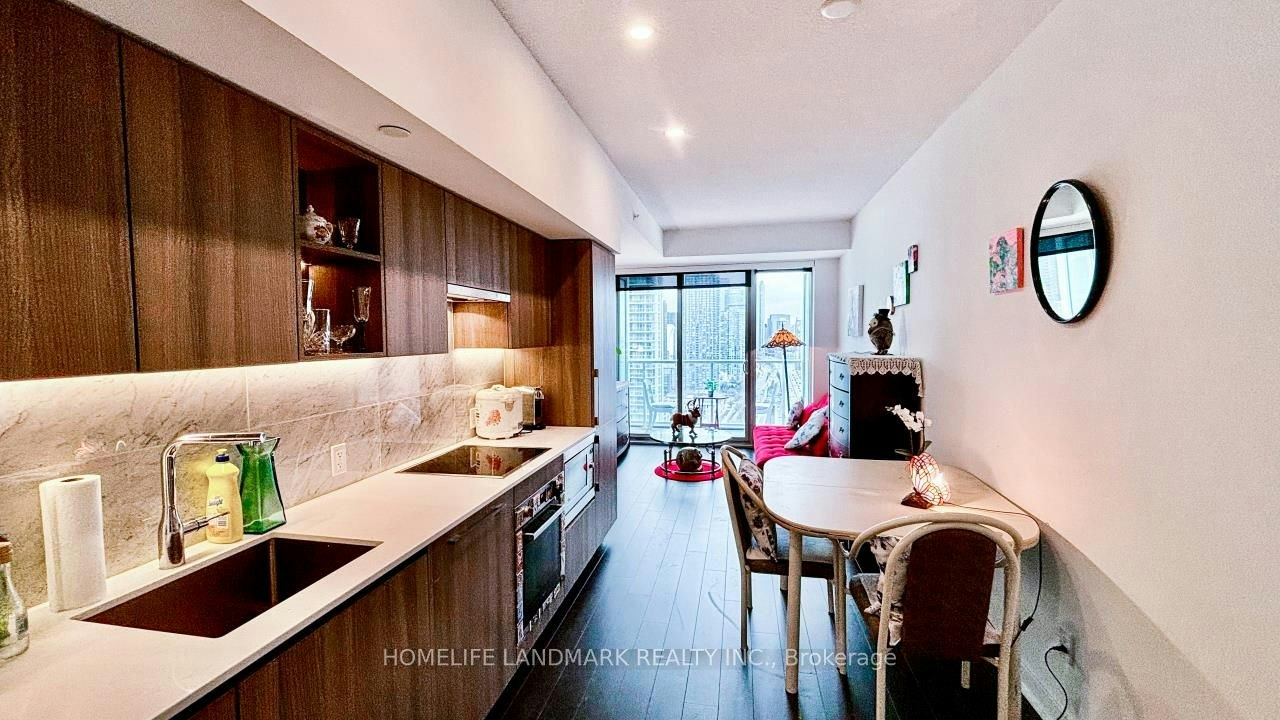 18-19 Bathurst Street, Toronto, ON, M5V 0N2 - 12