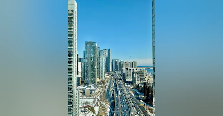 18-19 Bathurst Street, Toronto, ON, M5V 0N2 - 23