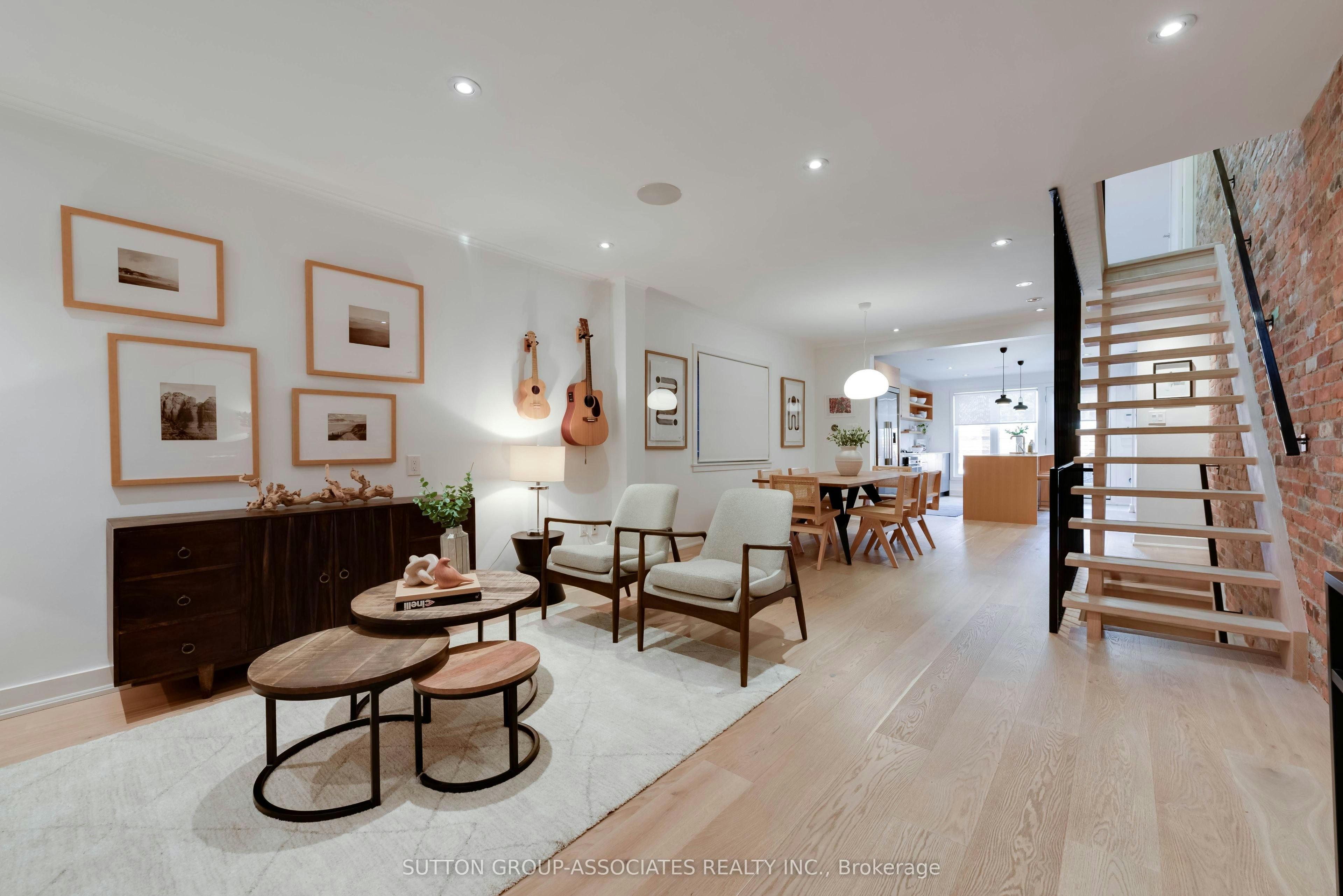 101 Winnett Avenue, Toronto, ON, M6C 3L4
