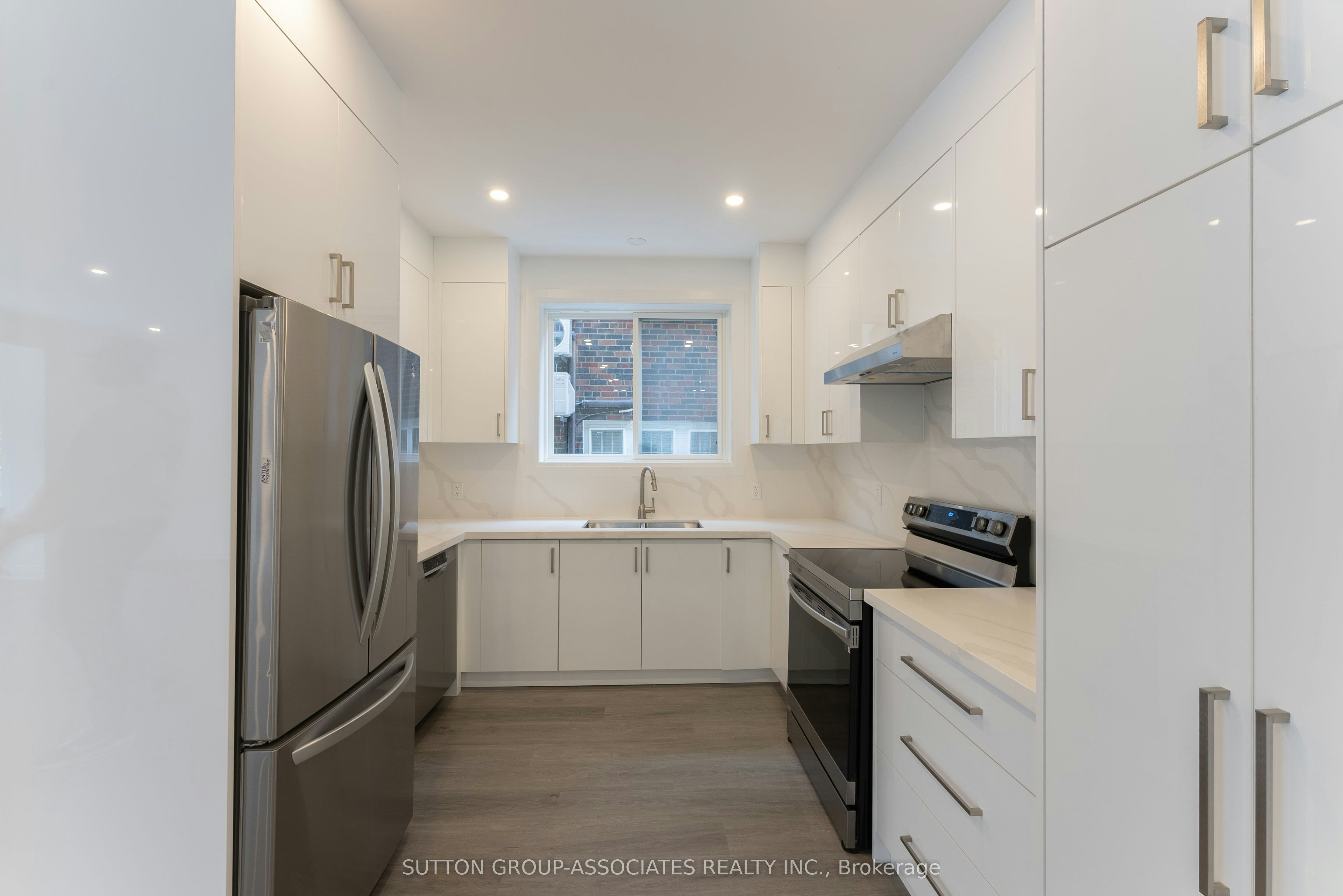 8 Glen Edyth Drive, Toronto, ON, M4V 2V7 - 9
