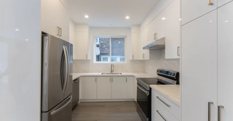 8 Glen Edyth Drive, Toronto, ON, M4V 2V7 - 9