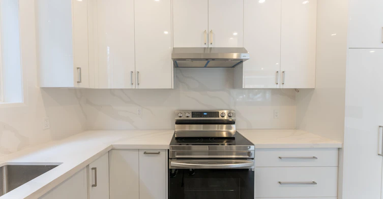 8 Glen Edyth Drive, Toronto, ON, M4V 2V7 - 10