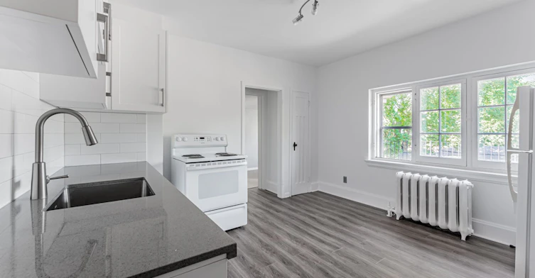 2A-388 Palmerston Boulevard, Toronto, ON, M6G 2N6
