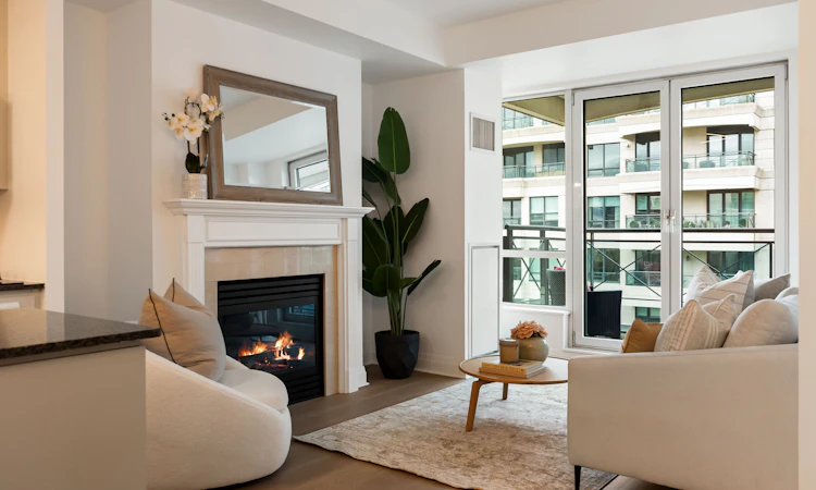 913-20 Scrivener Square