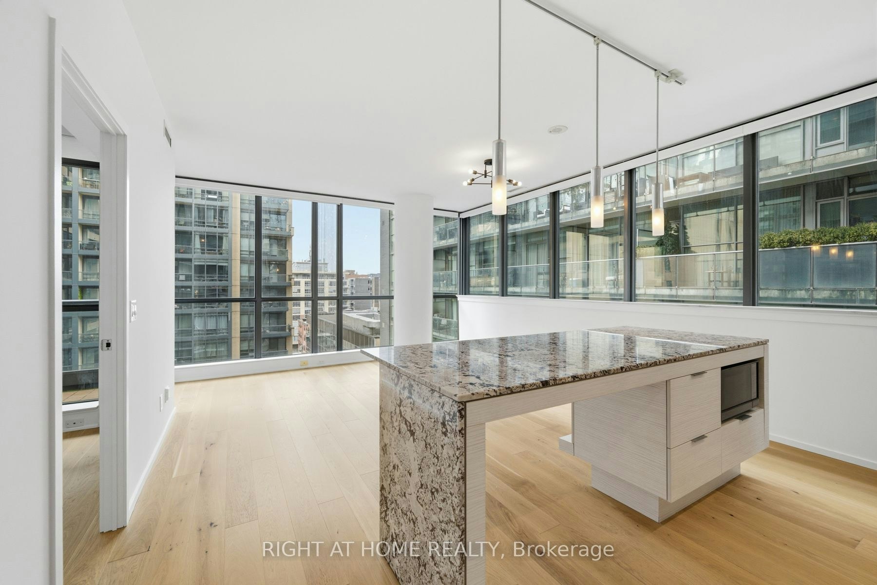 902-8 Charlotte Street, Toronto, ON, M5V 0K4 - 7