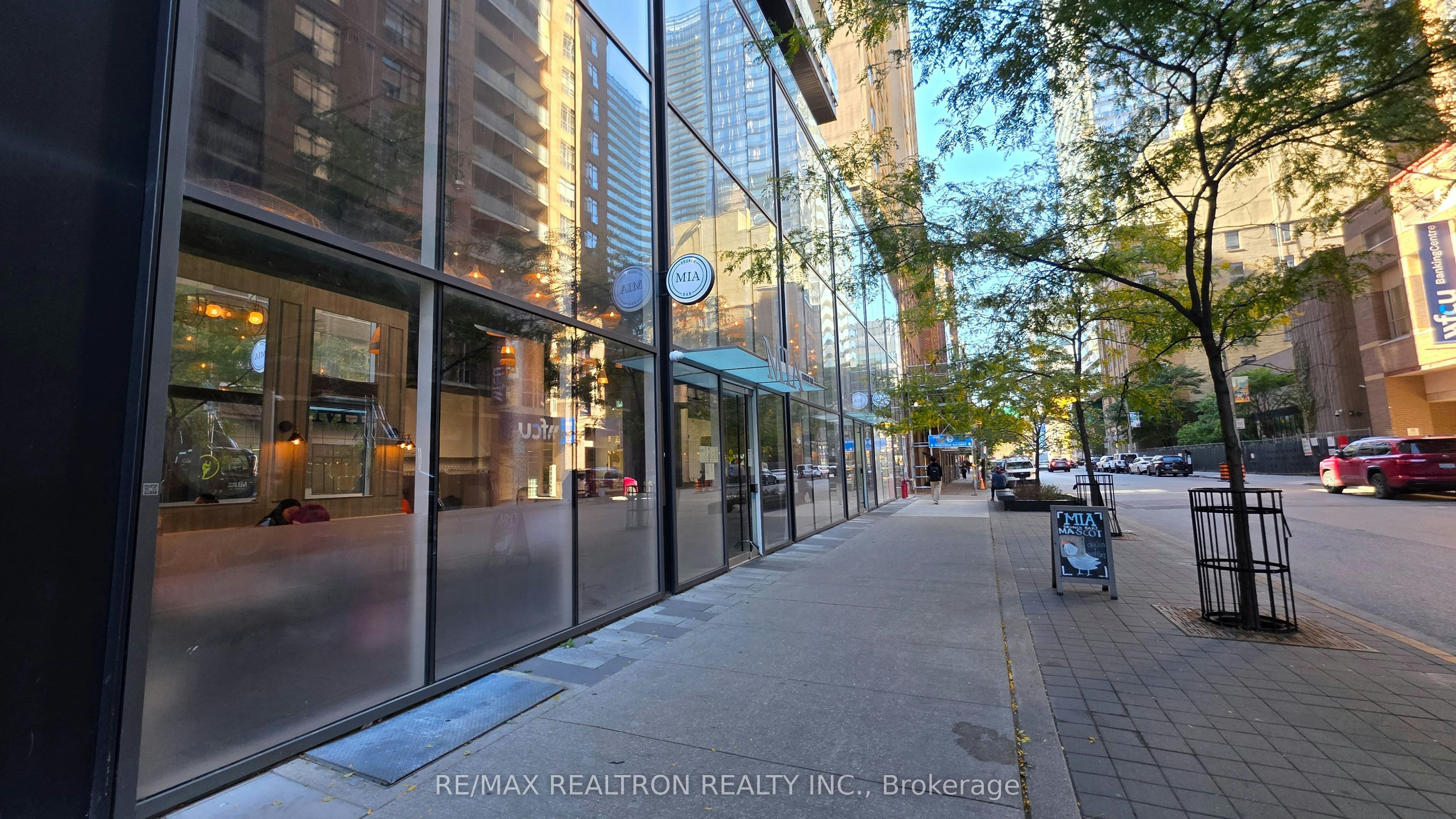 1911-15 Grenville Street, Toronto, ON, M4Y 1A1 - 9