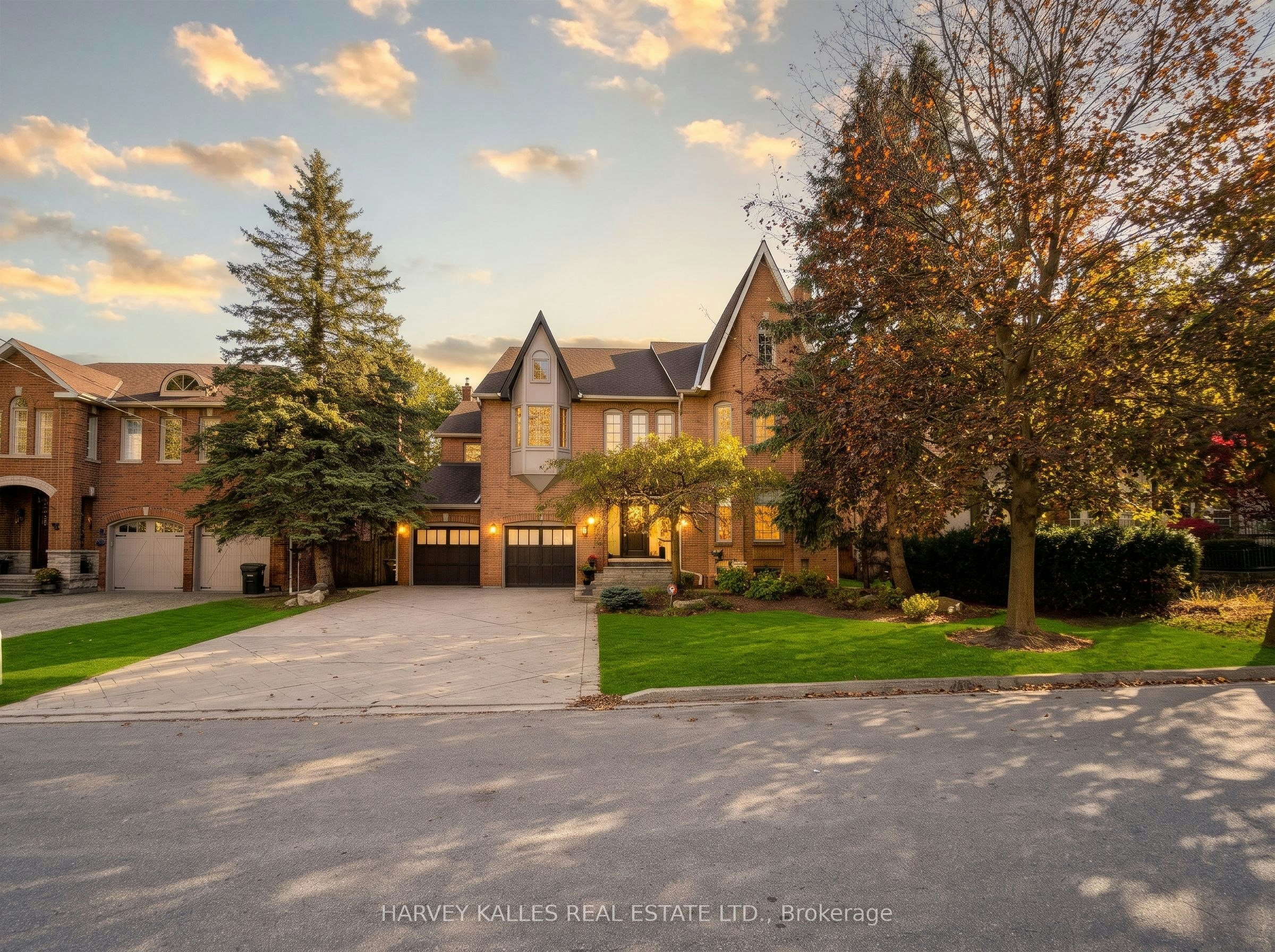 11 York Road, Toronto, ON, M2L 1H4