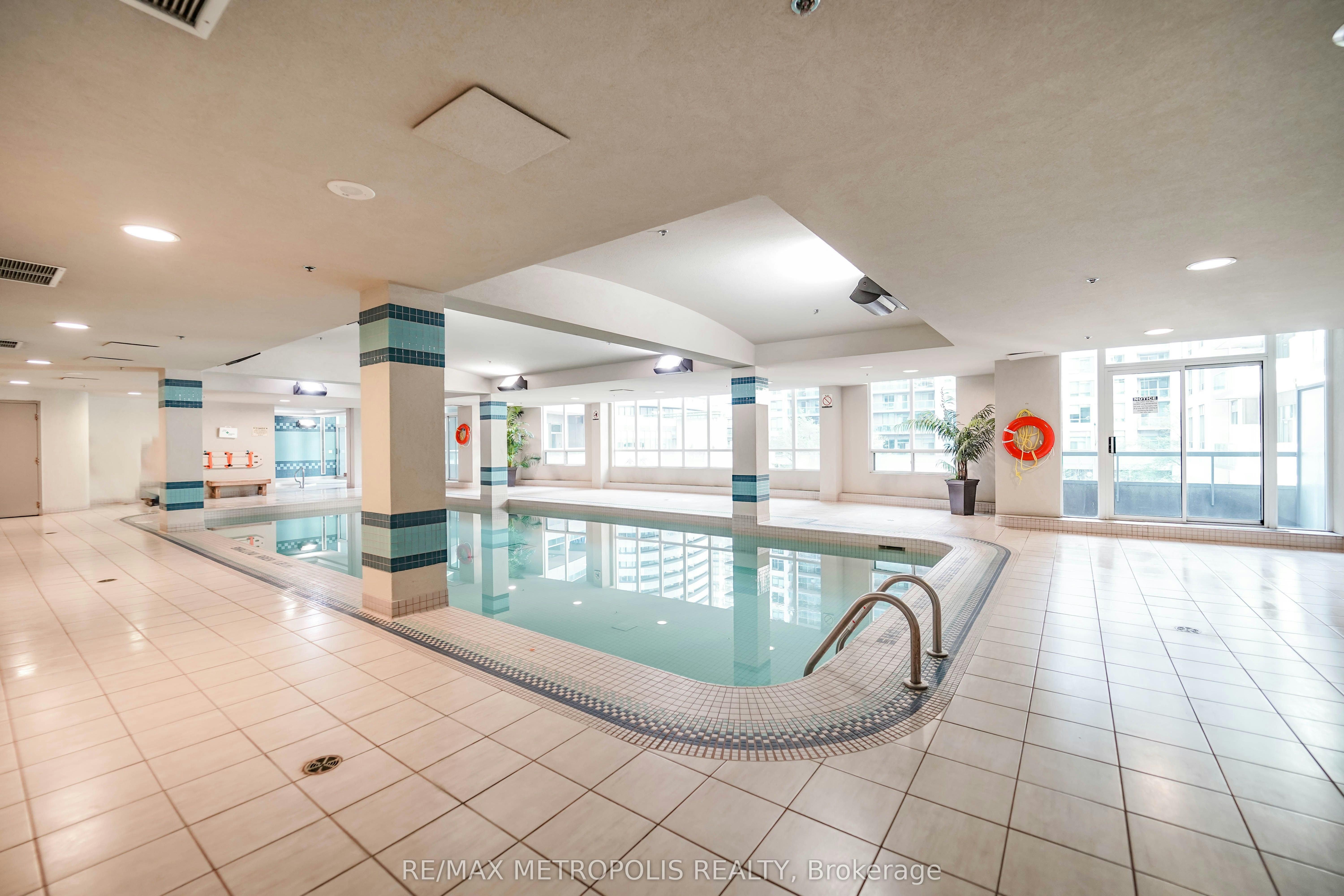 3602-30 Grand Trunk Crescent, Toronto, ON, M5J 3A4 - 6