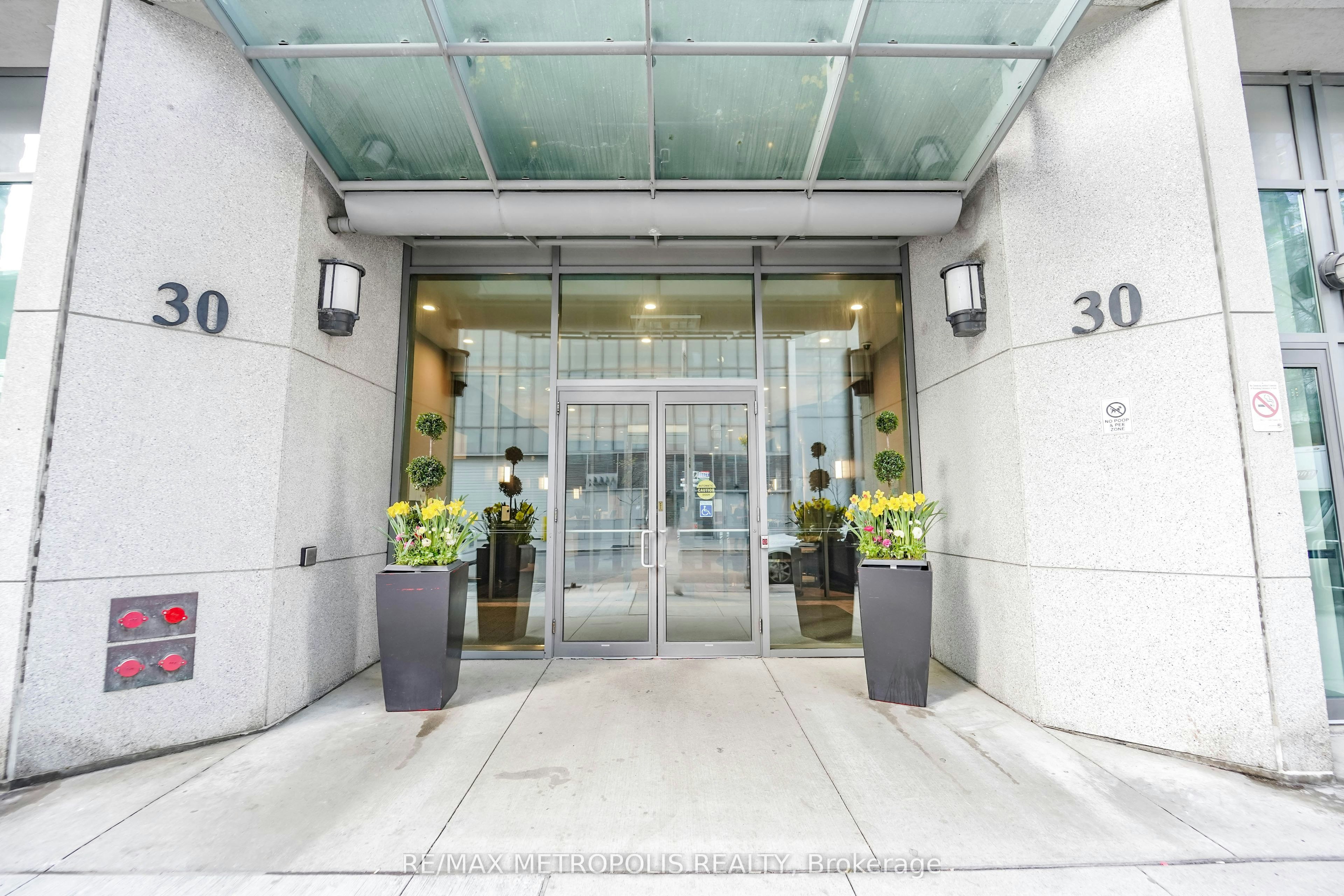 3602-30 Grand Trunk Crescent, Toronto, ON, M5J 3A4 - 2