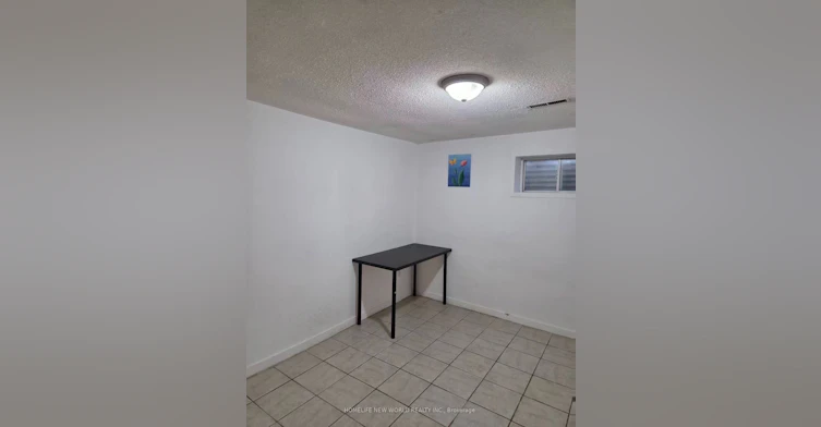 Lower - 32 Greyhound Drive, Toronto, ON, M2H 1K3 - 5