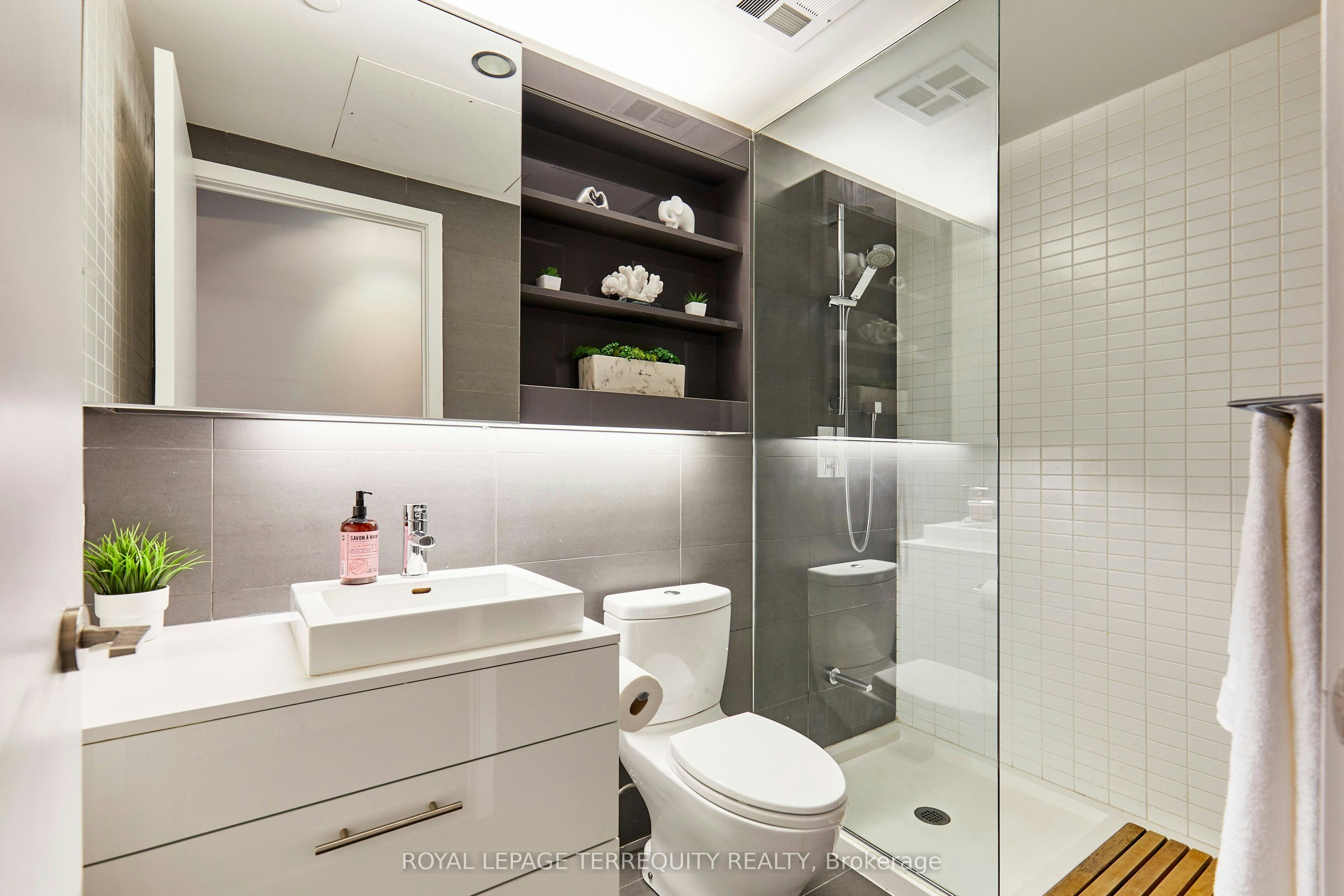 702-32 Trolley Crescent, Toronto, ON, M5A 0E8 - 16