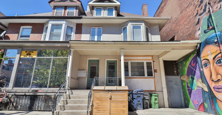 Bsmt-880 College Street, Toronto, ON, M6H 1A3