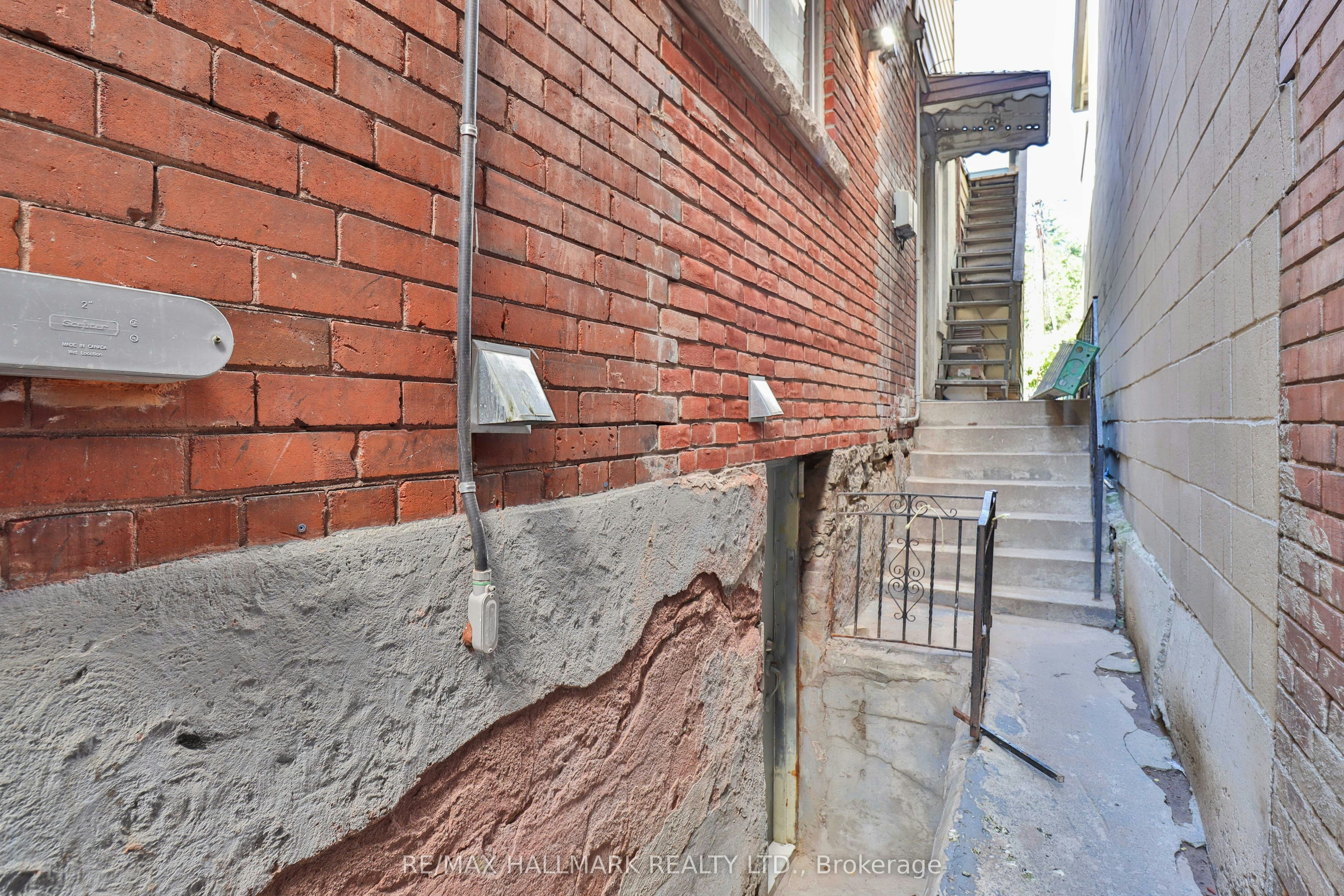 Bsmt-880 College Street, Toronto, ON, M6H 1A3 - 2