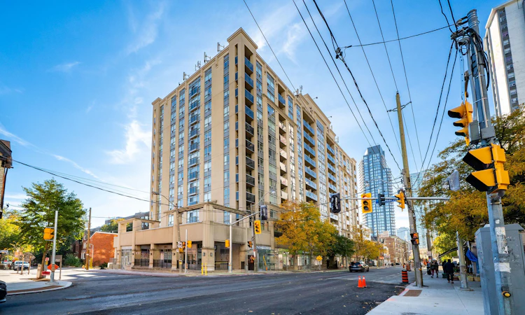 311-225 Wellesley Street E