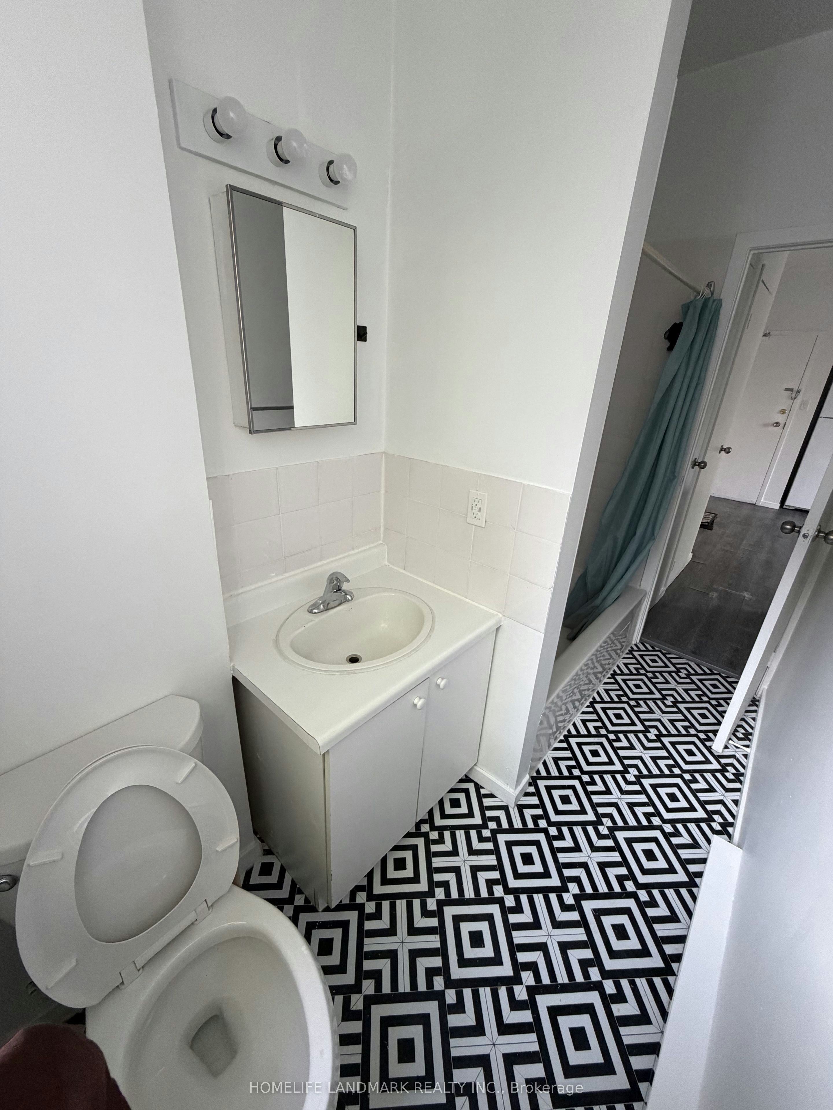 968 Bathurst Street, Toronto, ON, M5R 3G6 - 9