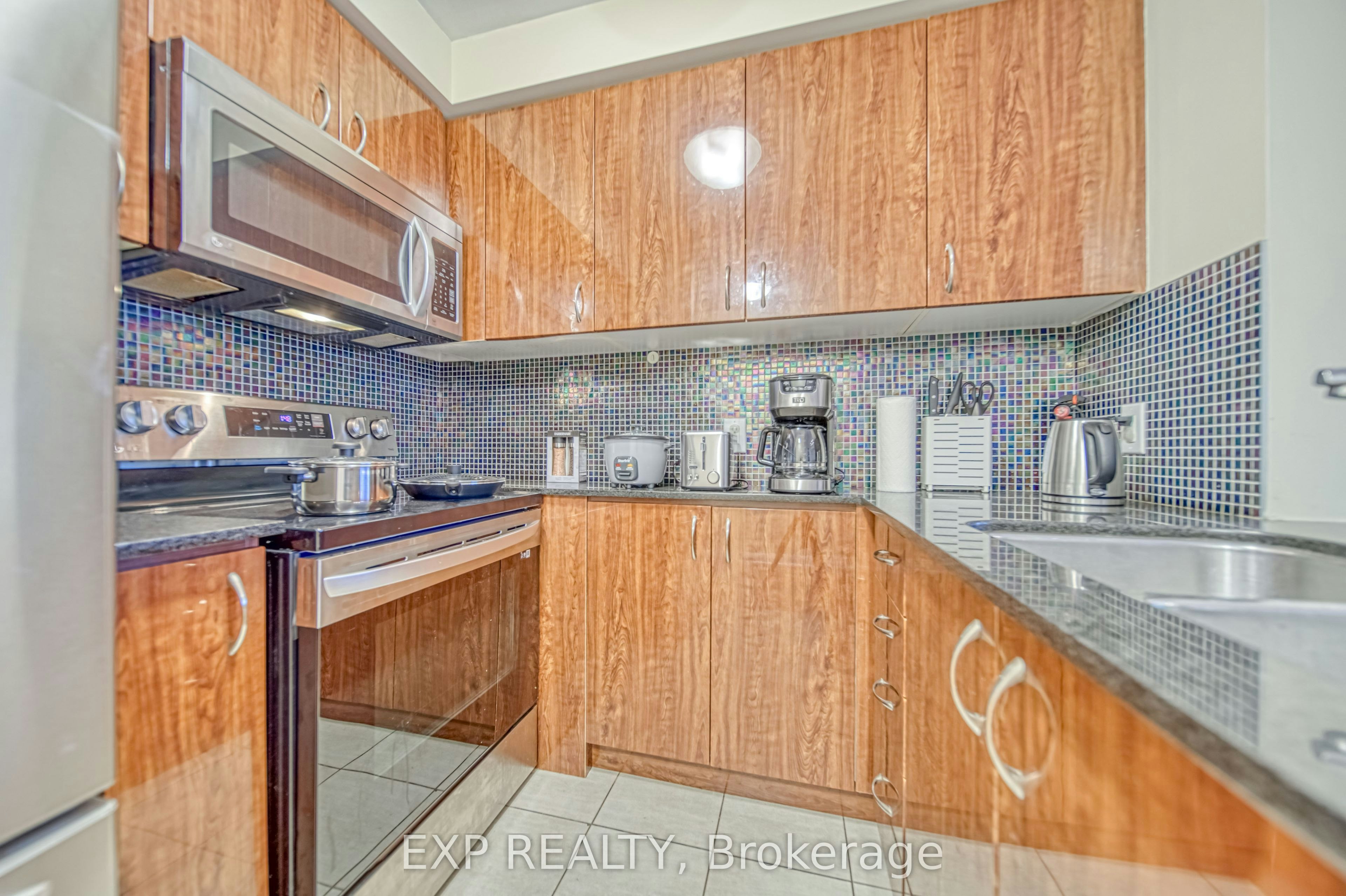 605-5793 Yonge Street, Toronto, ON, M2M 0A9 - 5