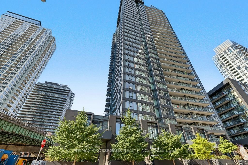 Th05-58 Queens Wharf Road, Toronto, ON, M5V 0J9