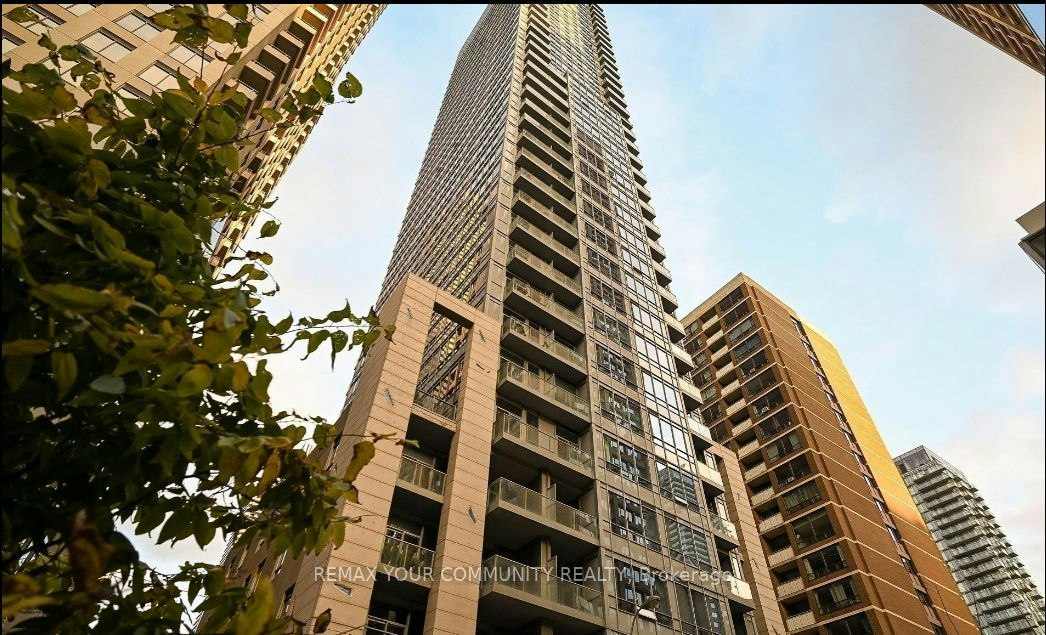 1201-21 Balmuto Street, Toronto, ON, M4Y 1W4