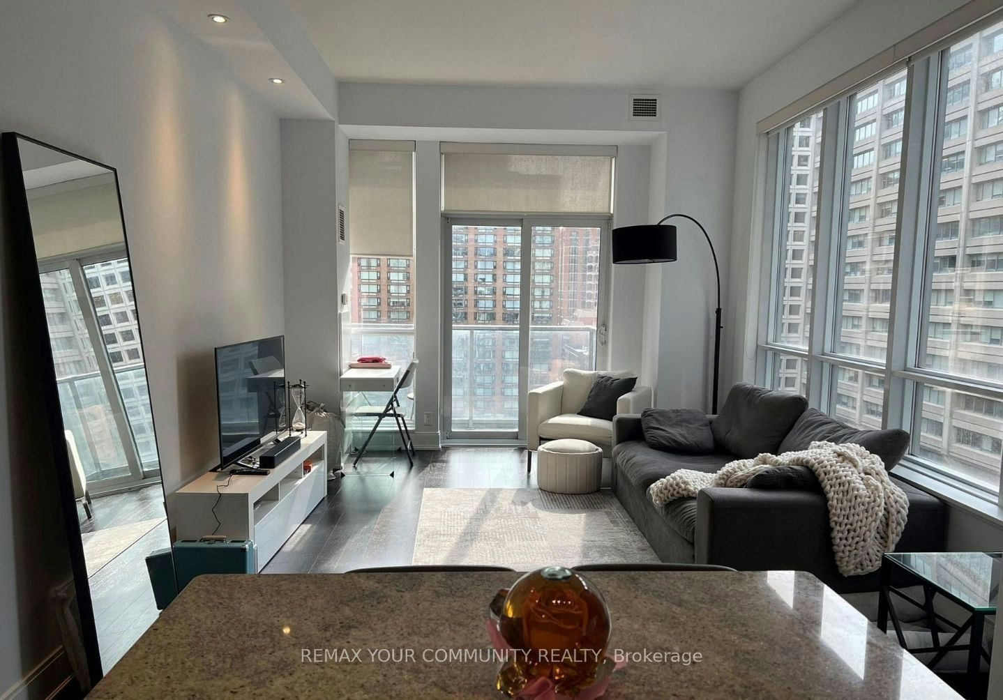 1106-21 Balmuto Street, Toronto, ON, M4Y 1W4 - 2