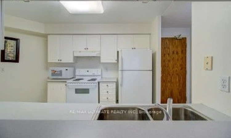525-1700 Eglinton Avenue E