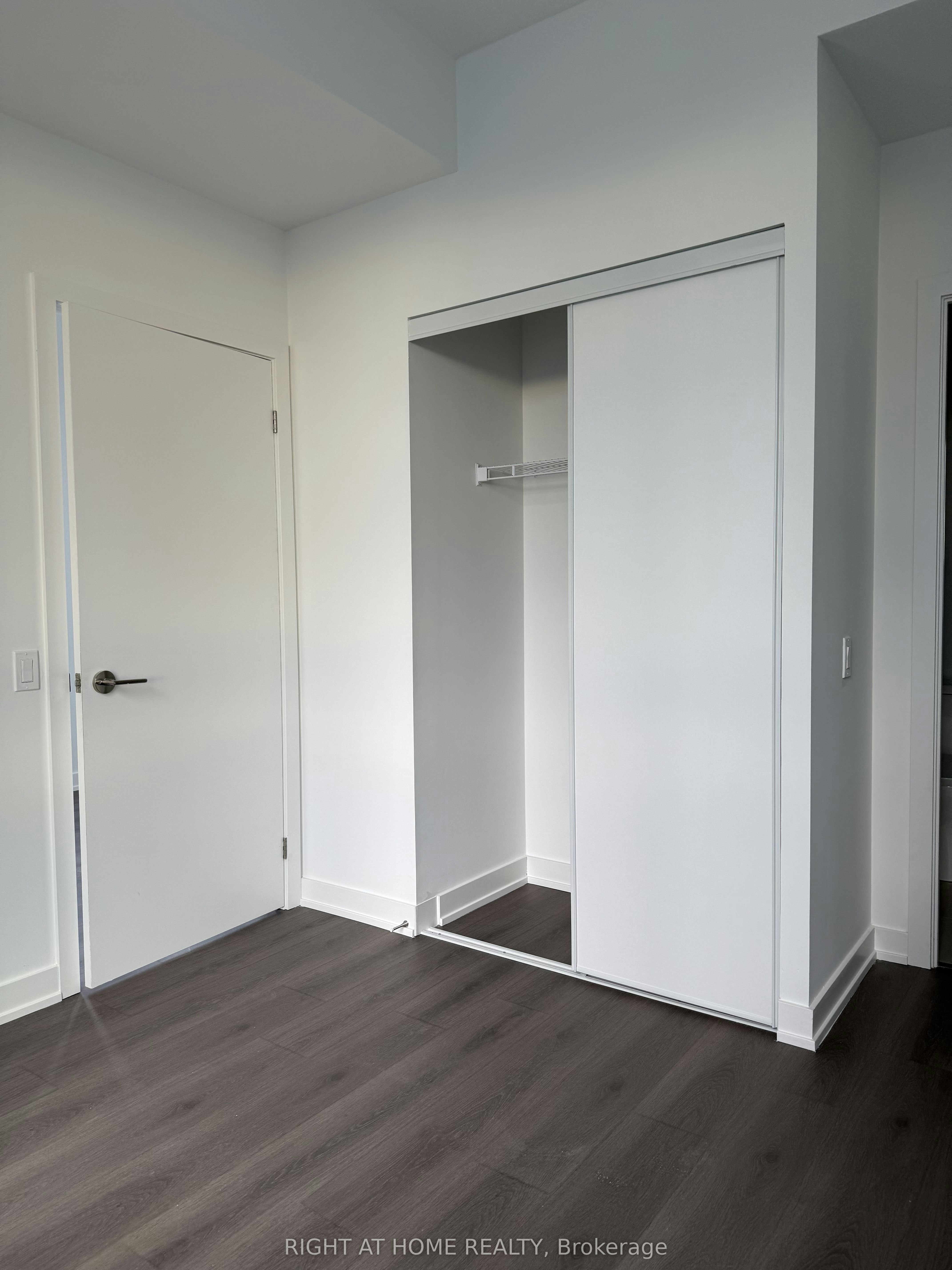 LP08-8 Wellesley Street W, Toronto, ON, M4Y 0J5 - 6