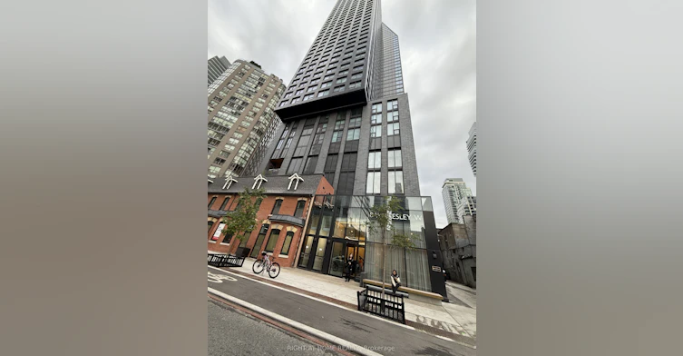 LP08-8 Wellesley Street W, Toronto, ON, M4Y 0J5
