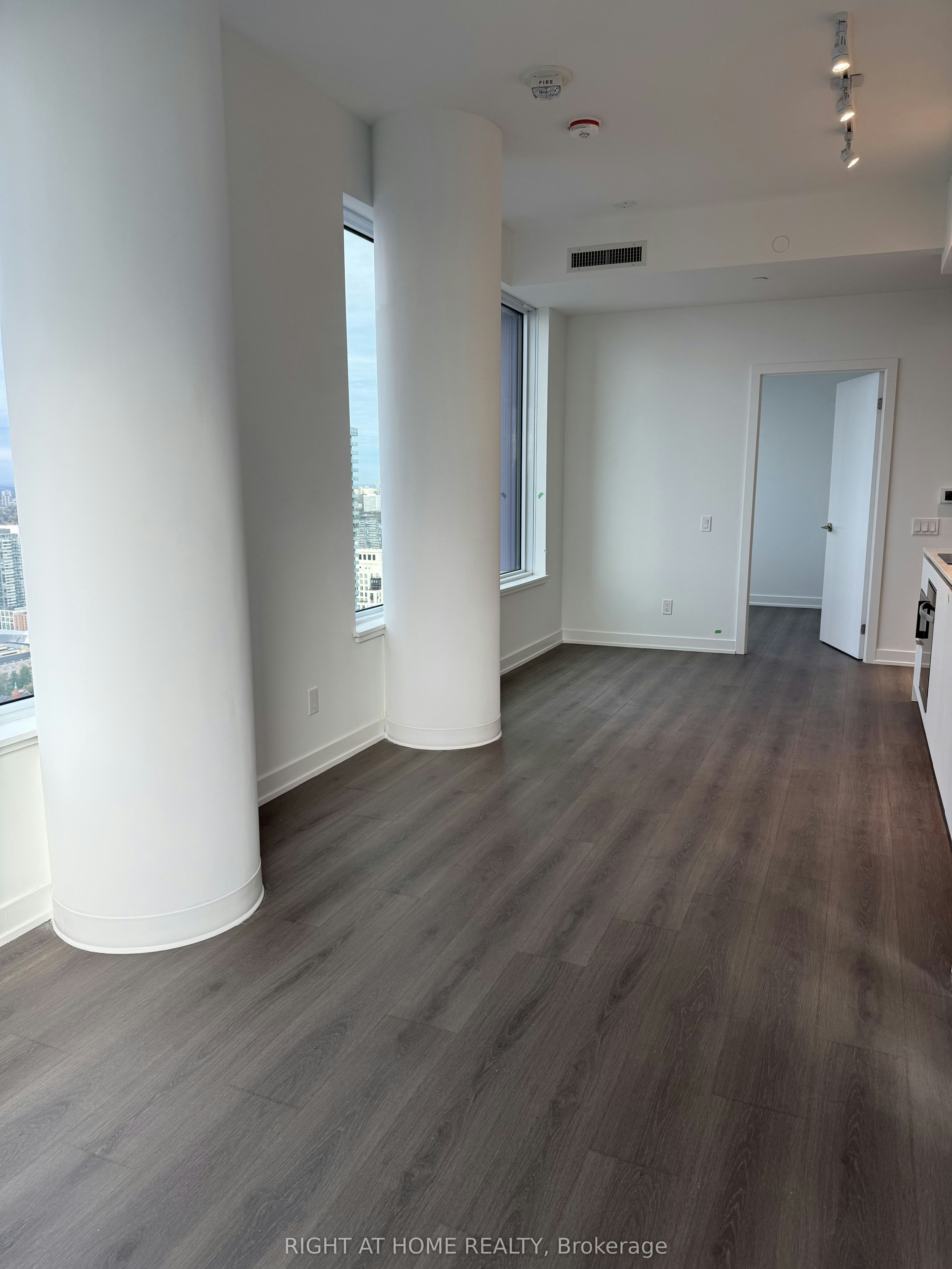 LP08-8 Wellesley Street W, Toronto, ON, M4Y 0J5 - 3