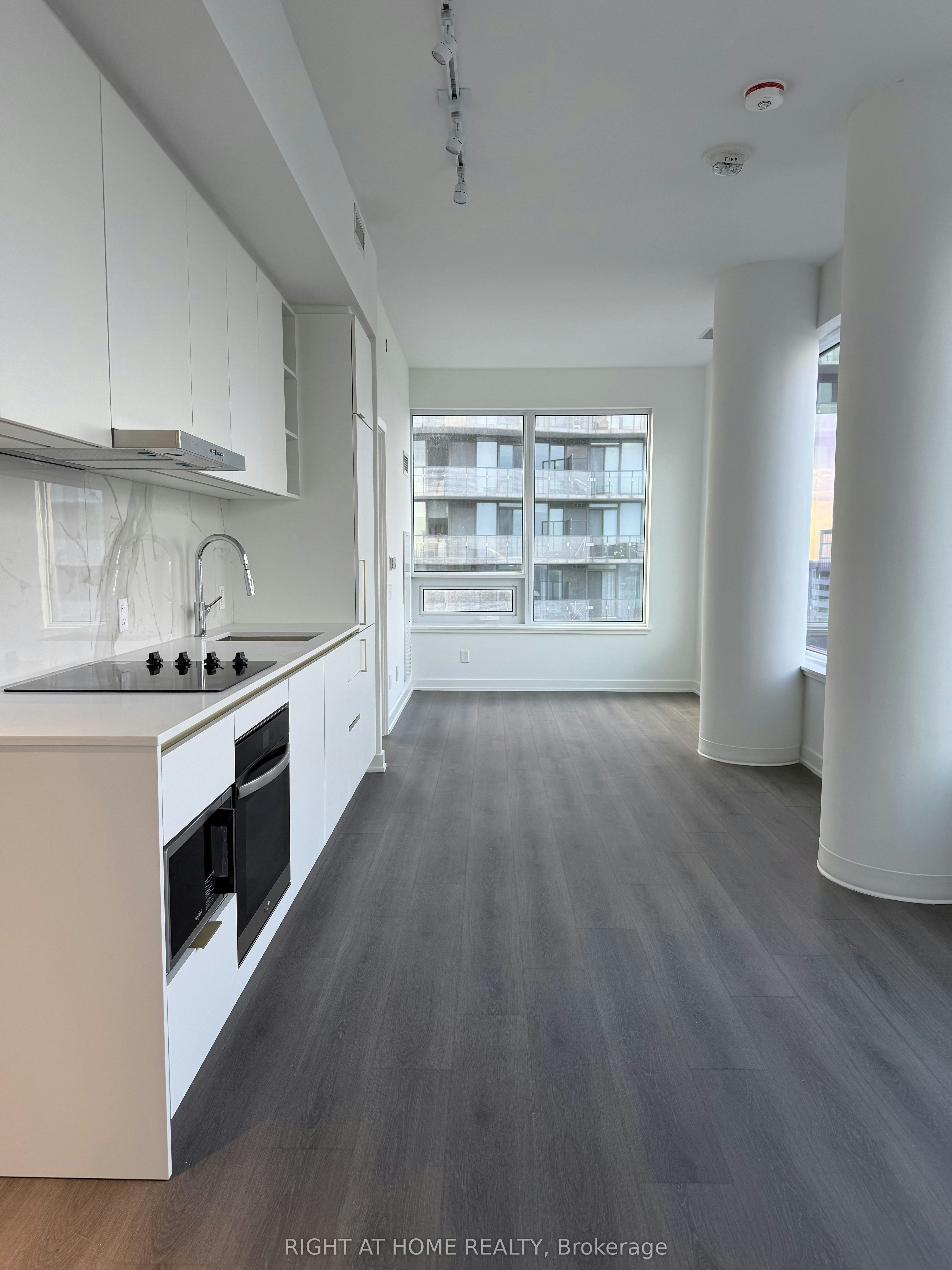 LP08-8 Wellesley Street W, Toronto, ON, M4Y 0J5 - 7