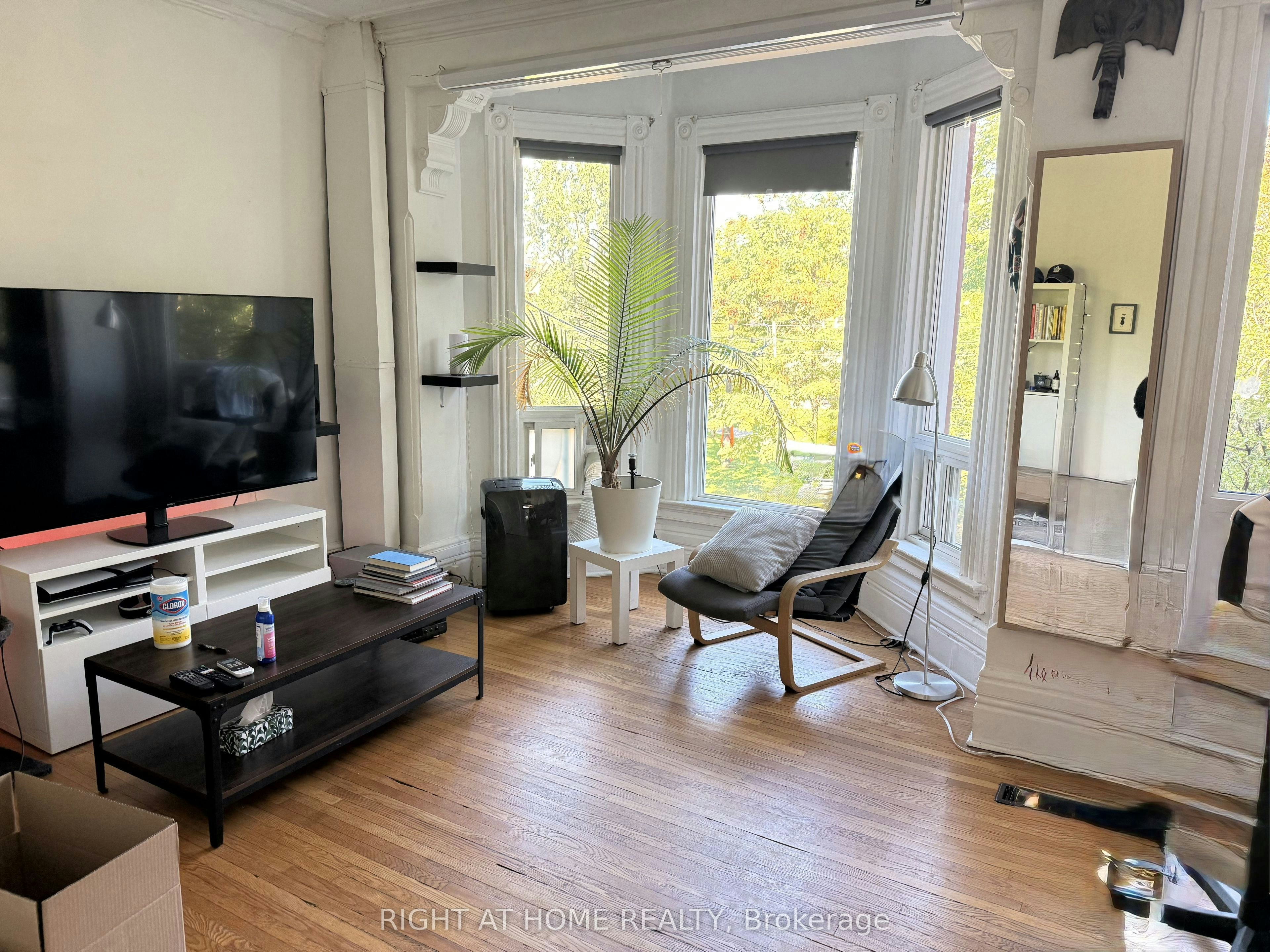 3 Wales Avenue, Toronto, ON, M5T 1J2