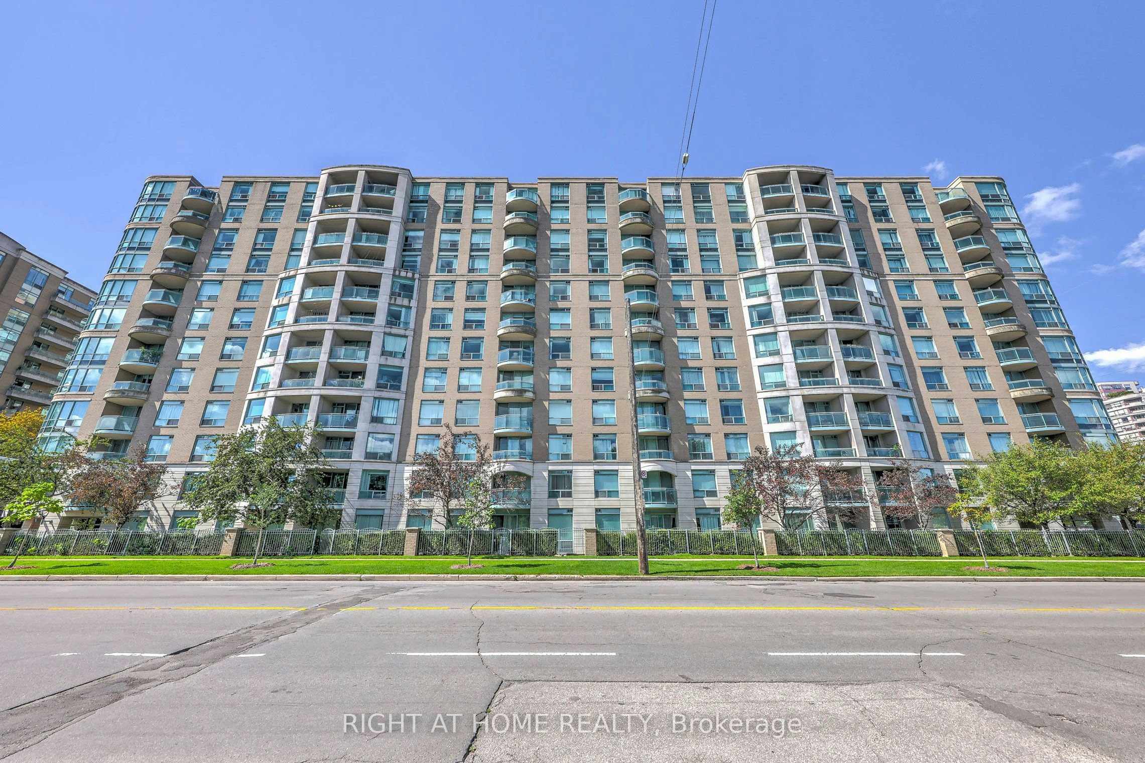 706-28 Pemberton Avenue, Toronto, ON, M2M 4L1 - 2