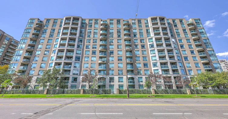 706-28 Pemberton Avenue, Toronto, ON, M2M 4L1 - 2