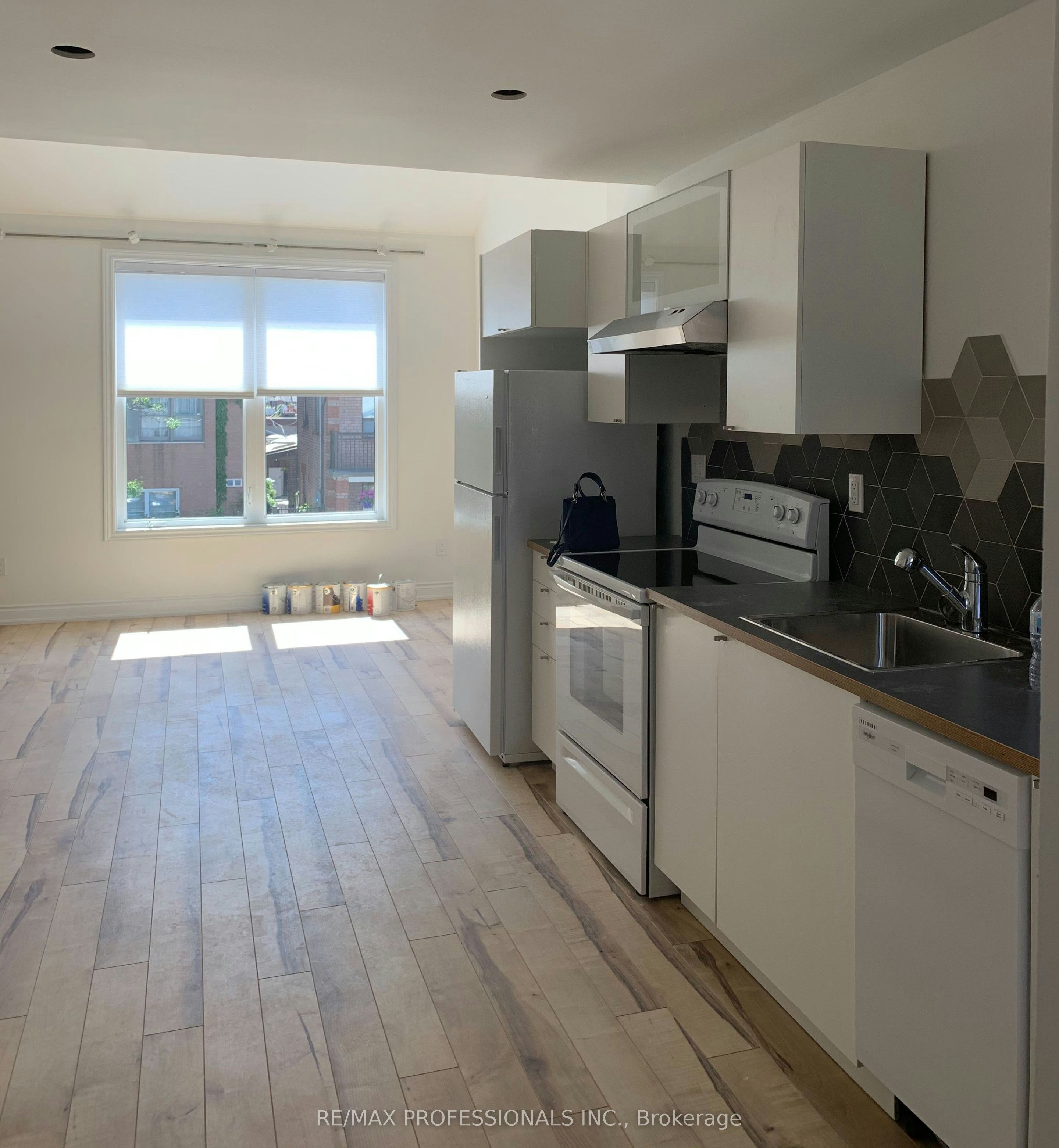 Upper-141 Claremont Street, Toronto, ON, M6J 2M7 - 2
