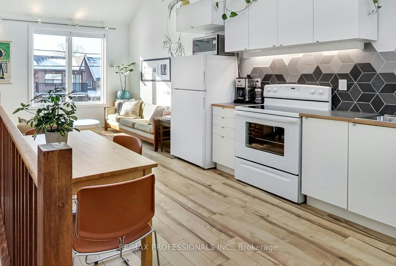 Upper-141 Claremont Street, Toronto, ON, M6J 2M7 - 6