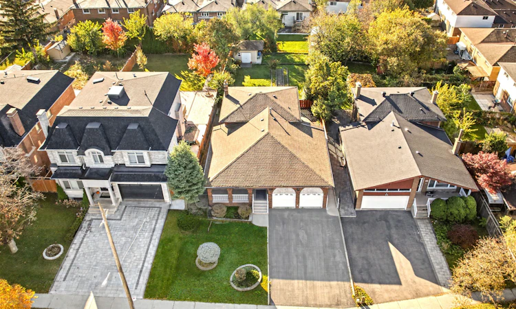 163 Old Sheppard Avenue