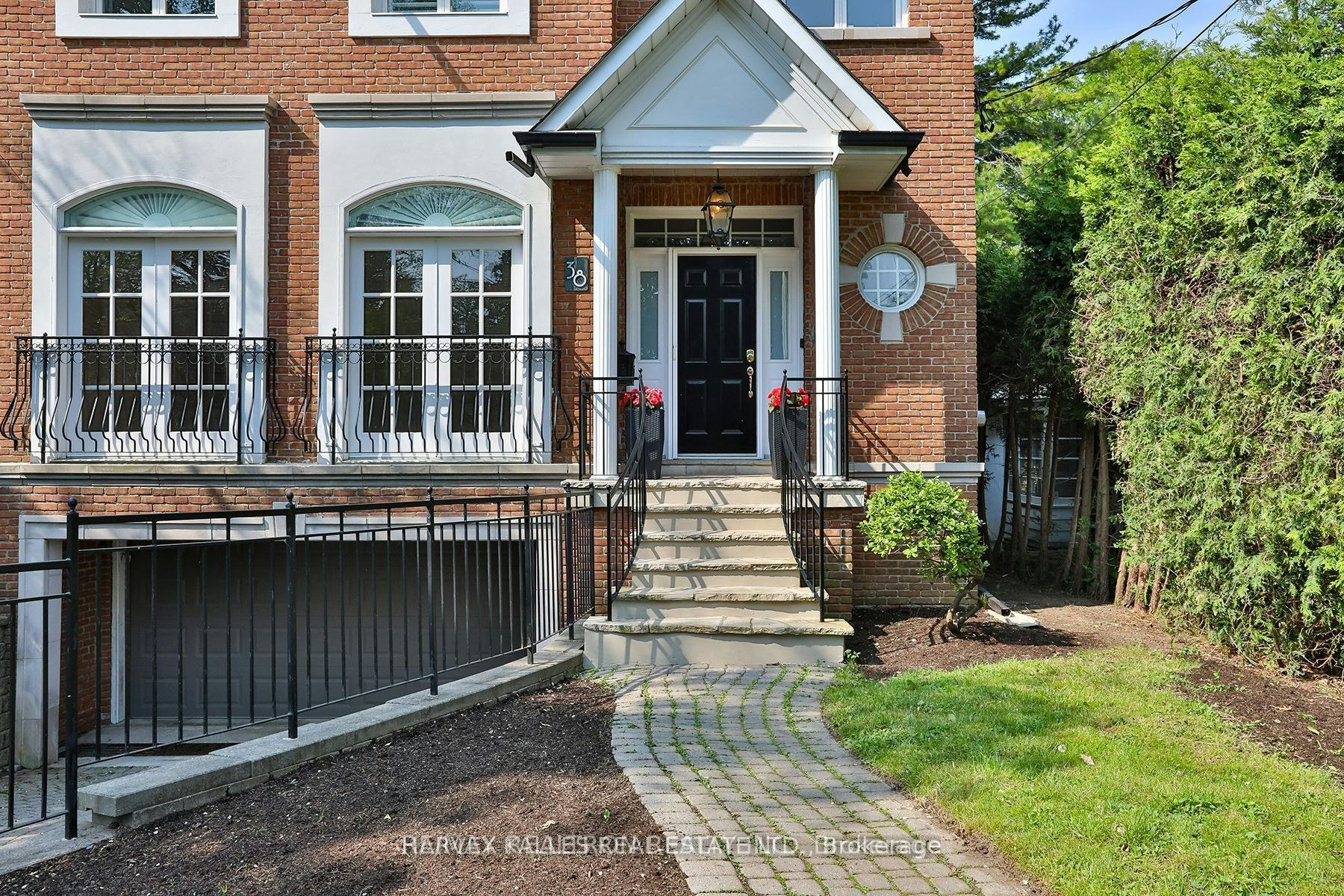 38 Gwendolen Crescent, Toronto, ON, M2N 2L7 - 2
