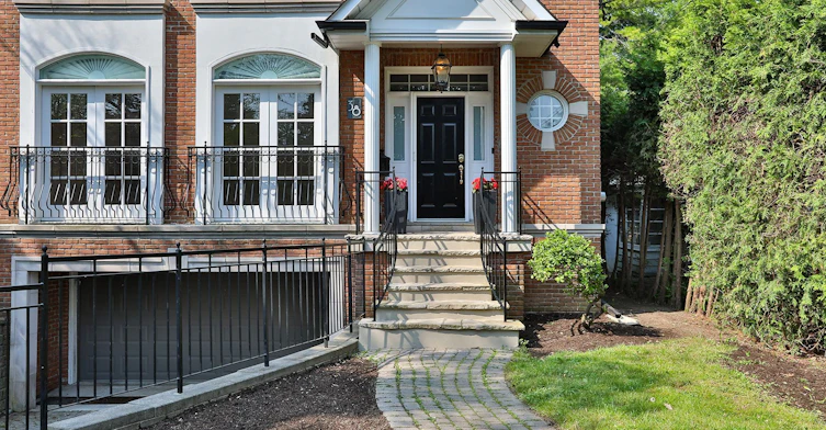 38 Gwendolen Crescent, Toronto, ON, M2N 2L7 - 2