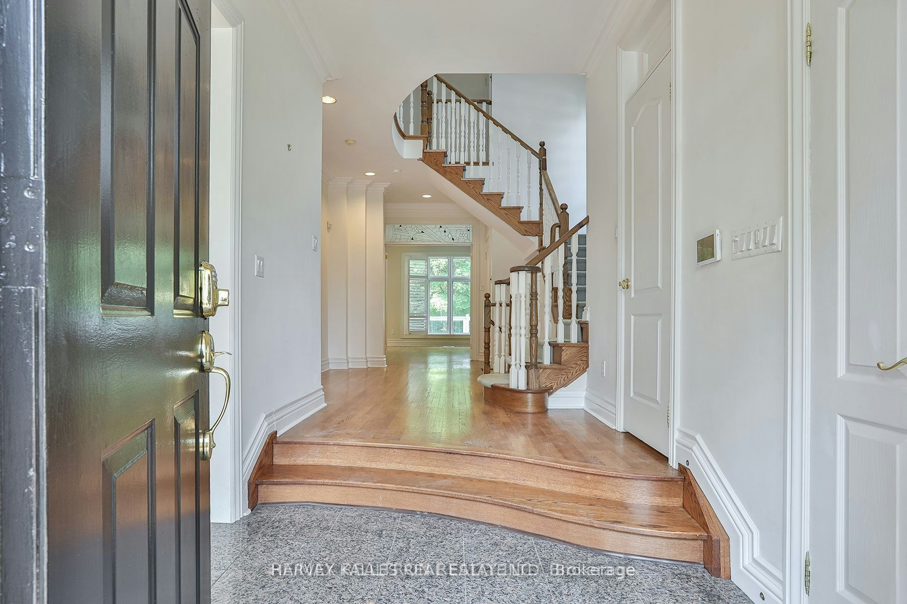 38 Gwendolen Crescent, Toronto, ON, M2N 2L7 - 4