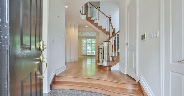 38 Gwendolen Crescent, Toronto, ON, M2N 2L7 - 4