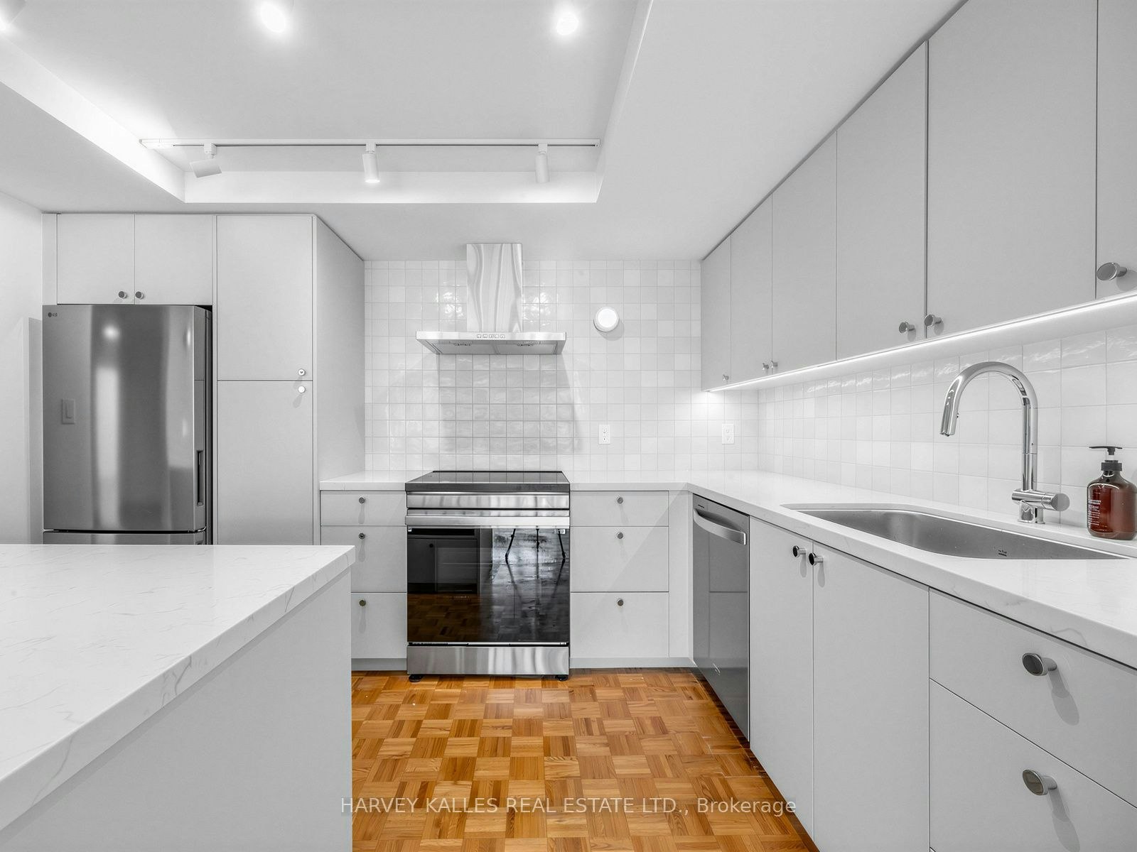 802-71 Charles Street E, Toronto, ON, M4Y 2T3 - 3