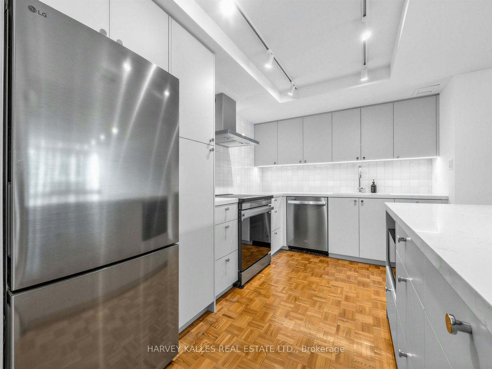 802-71 Charles Street E, Toronto, ON, M4Y 2T3
