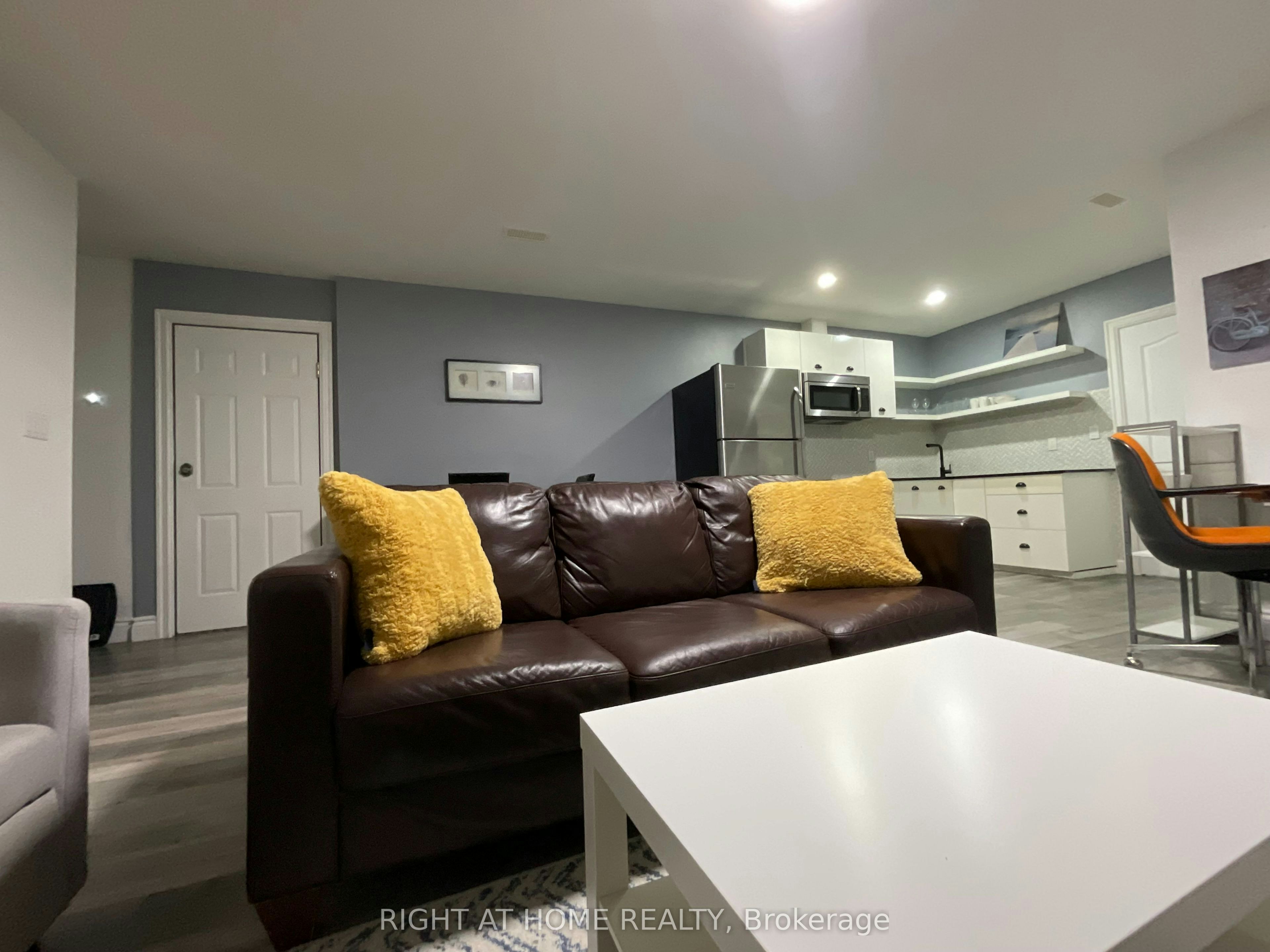 214 Clanton Park Road, Toronto, ON, M3H 2G1 - 19