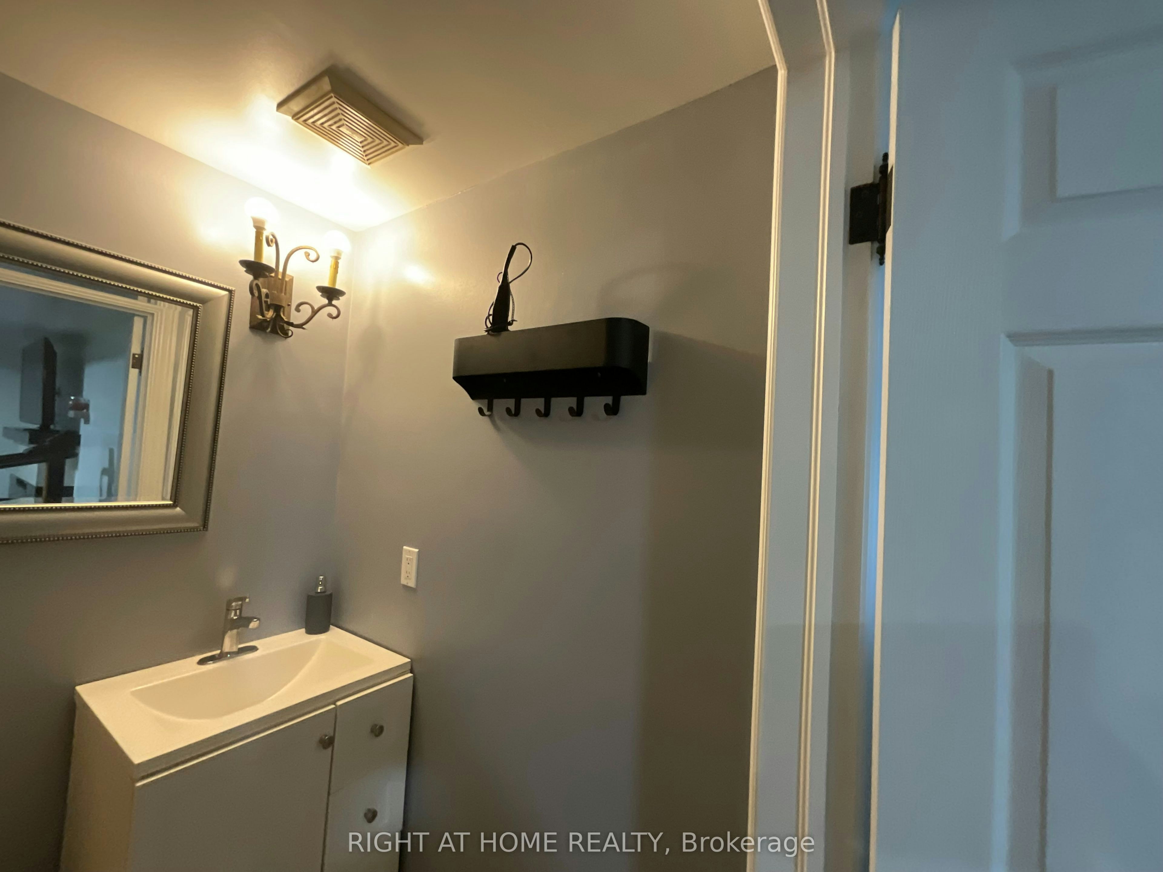 214 Clanton Park Road, Toronto, ON, M3H 2G1 - 22