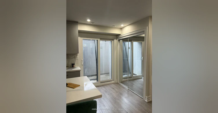 24 Deepglade Crescent, Toronto, ON, M2J 1B4 - 3